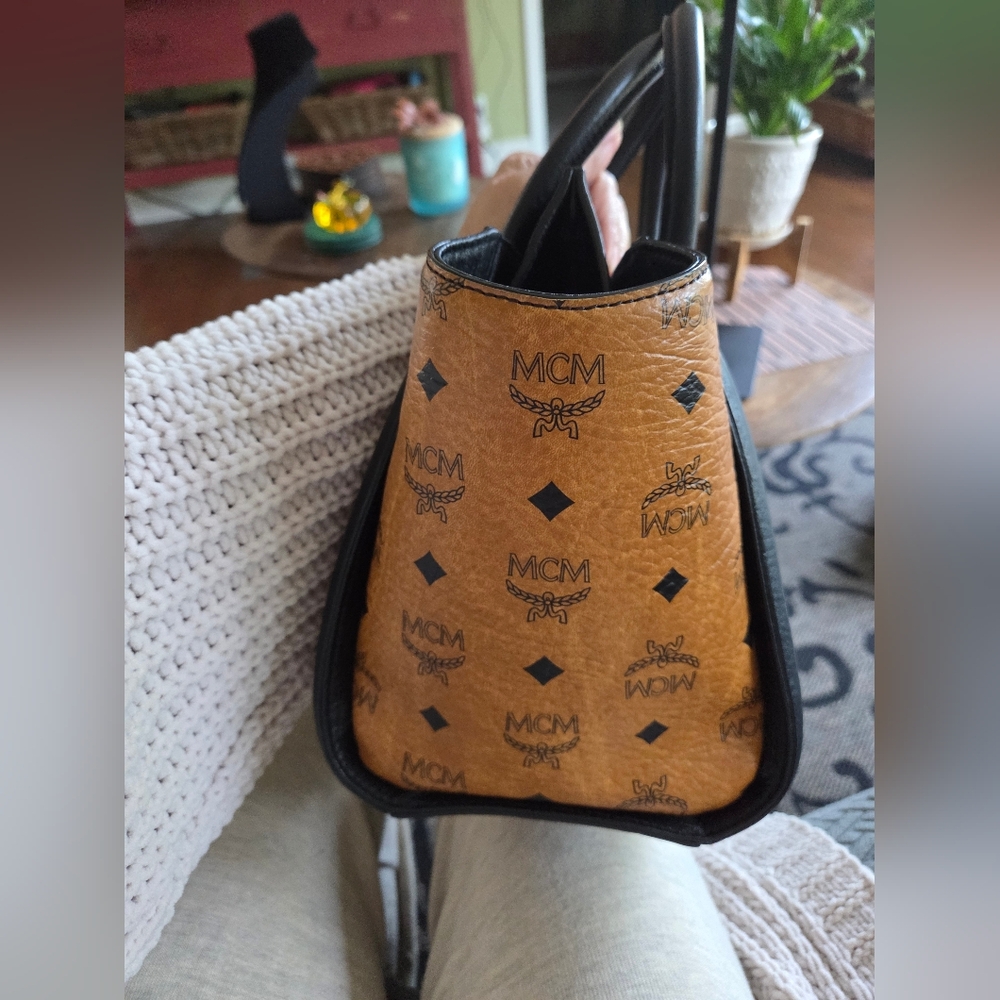 MCM Visetos Monogram Tote Bag in Cognac and Black - Picture 4 of 10